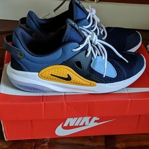 Men's size 9 Nike joyride sneakers